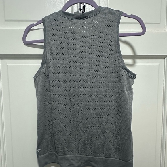 Lululemon Breeze By Muscle Tank Size Small EUC - Picture 3 of 4